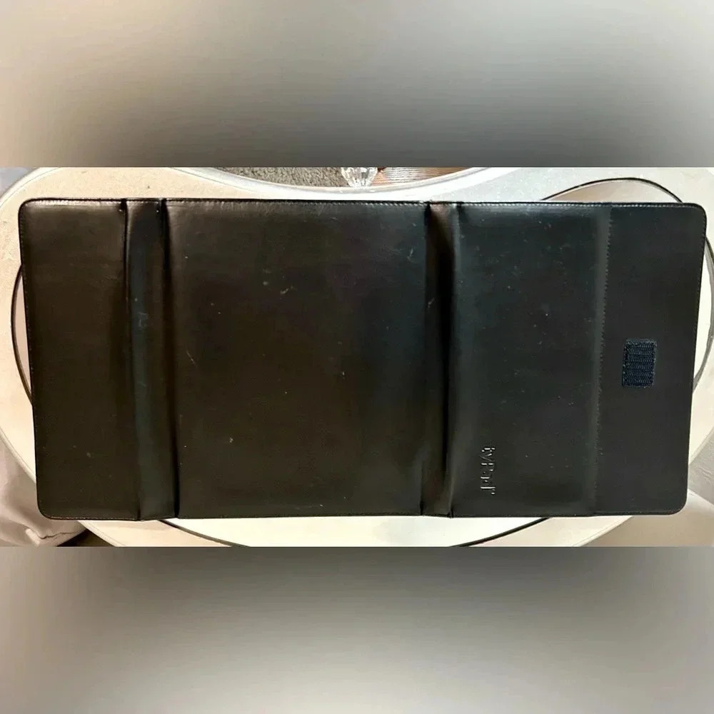 Gently Used TyPad Bluetooth Keyboard and Cover for Ipad. - Picture 2 of 3
